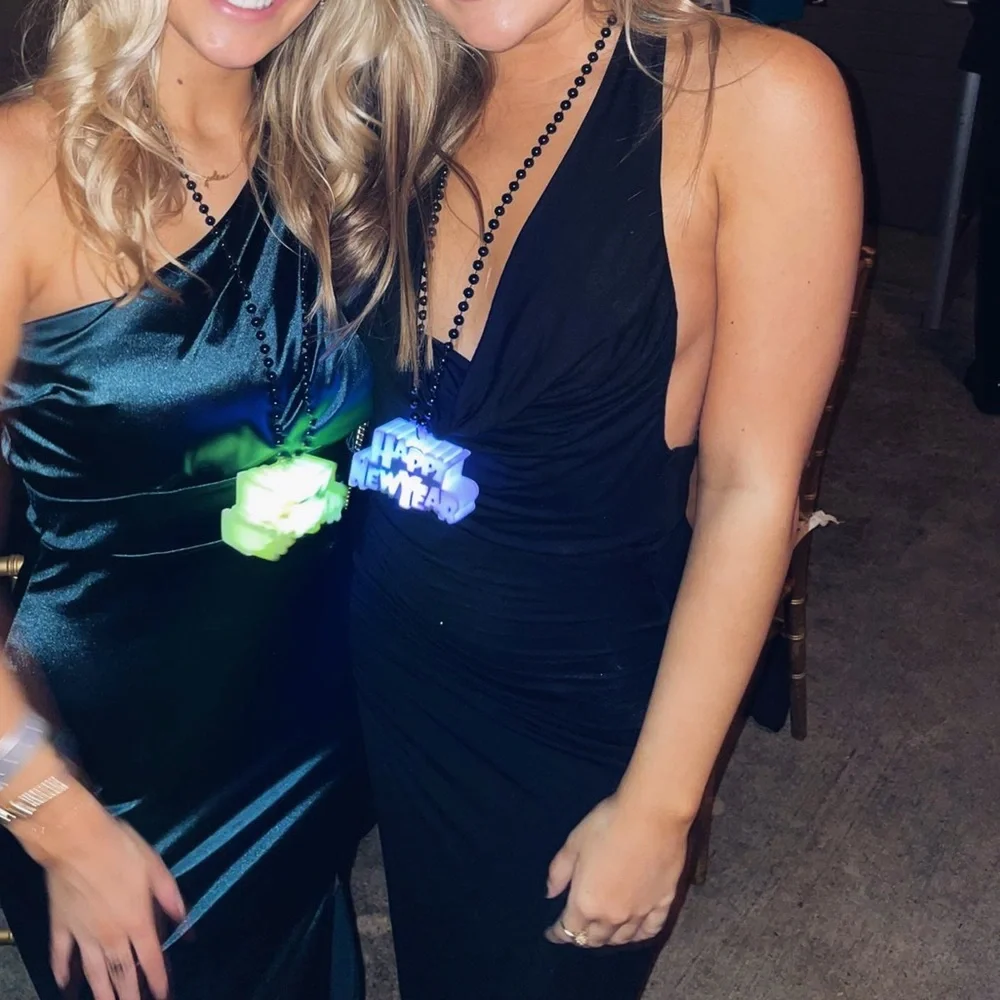 Superdown black gown - Picture 3 of 3